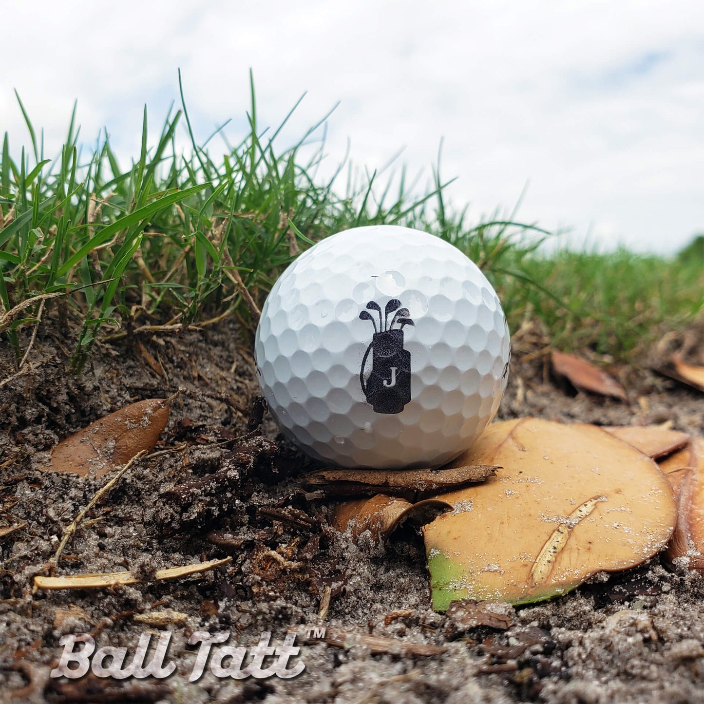 Black golf bag.jpg__PID:6bc77e94-15f7-4aa9-9640-8afeb3057e79